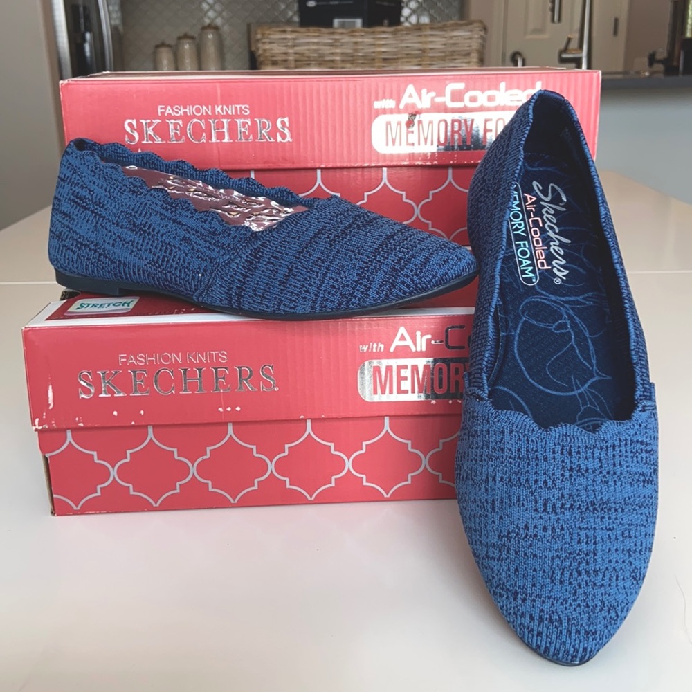 Brand new in the box! Women’s navy fashion knit flats by SKECHERS Cleo-NEWFORD